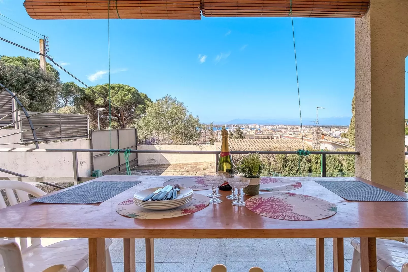 Villa Mirón Vintage 13 Roses-Terrassenbalkon