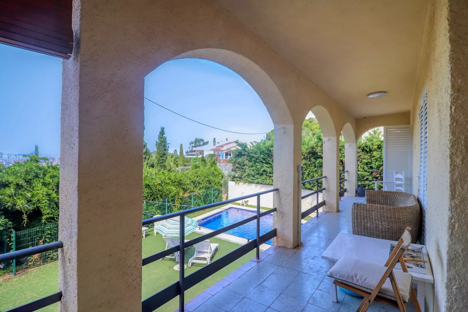 Villa Mirón Vintage 13 Roses-Terrassenbalkon