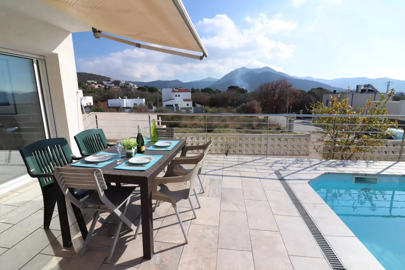 VILLA BAGES 5 Roses-Pool