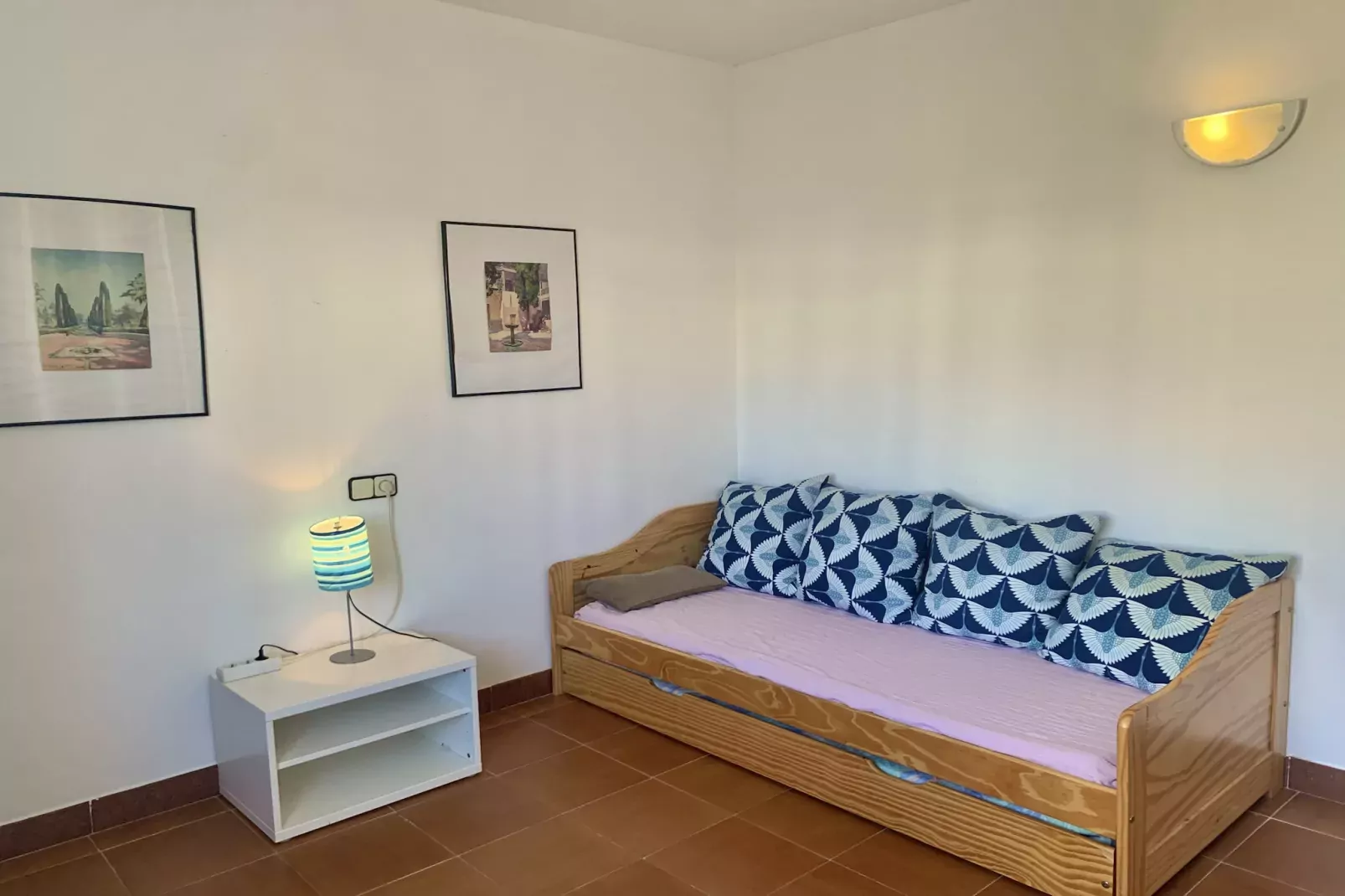 VILLA BAGES 5 Roses-Living room