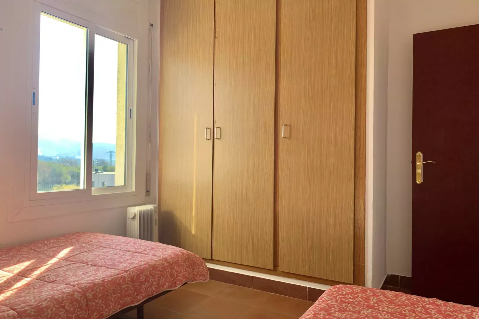 VILLA BAGES 5 Roses-Bedroom