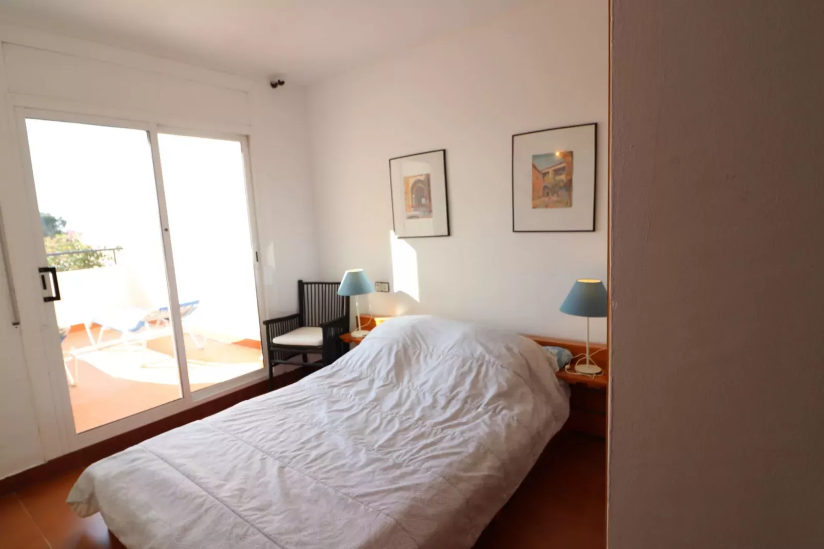 VILLA BAGES 5 Roses-Bedroom