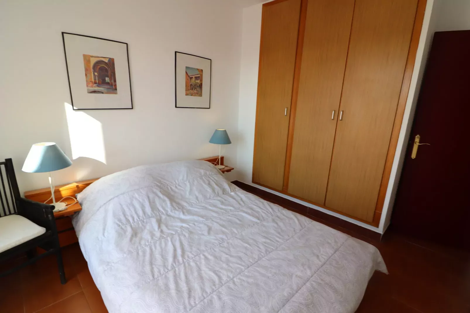 VILLA BAGES 5 Roses-Bedroom