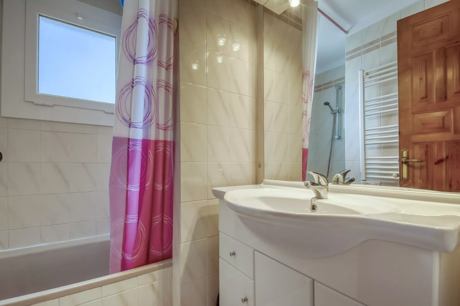 JARDINS 3 2 1 1  Roses-Bathroom