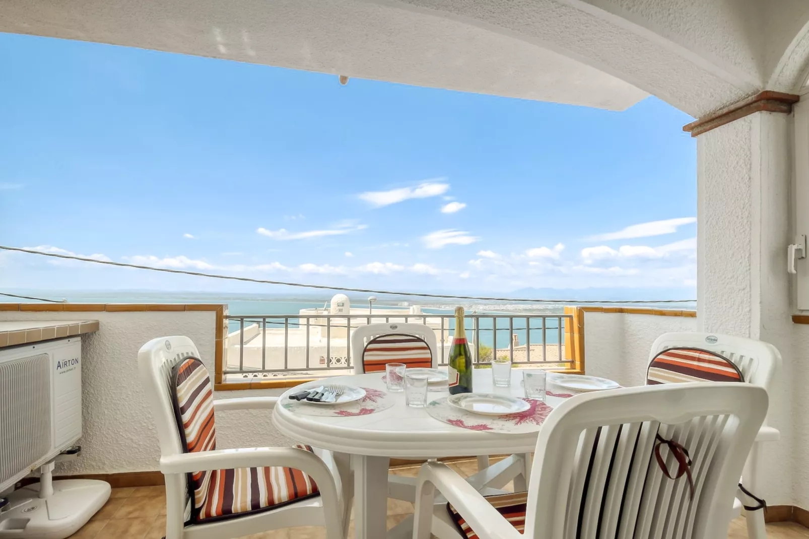JARDINS 3 2 1 1  Roses-Terrace balcony