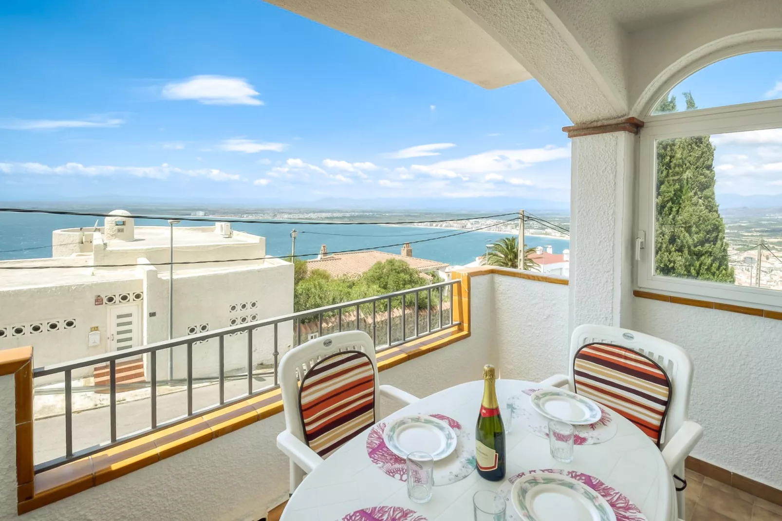 JARDINS 3 2 1 1  Roses-Terrace balcony