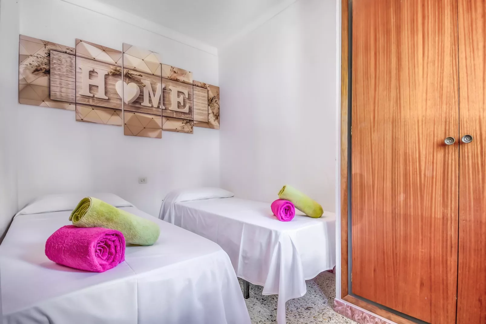 ALMADRAVA BEACH 1 Roses-Schlafzimmer
