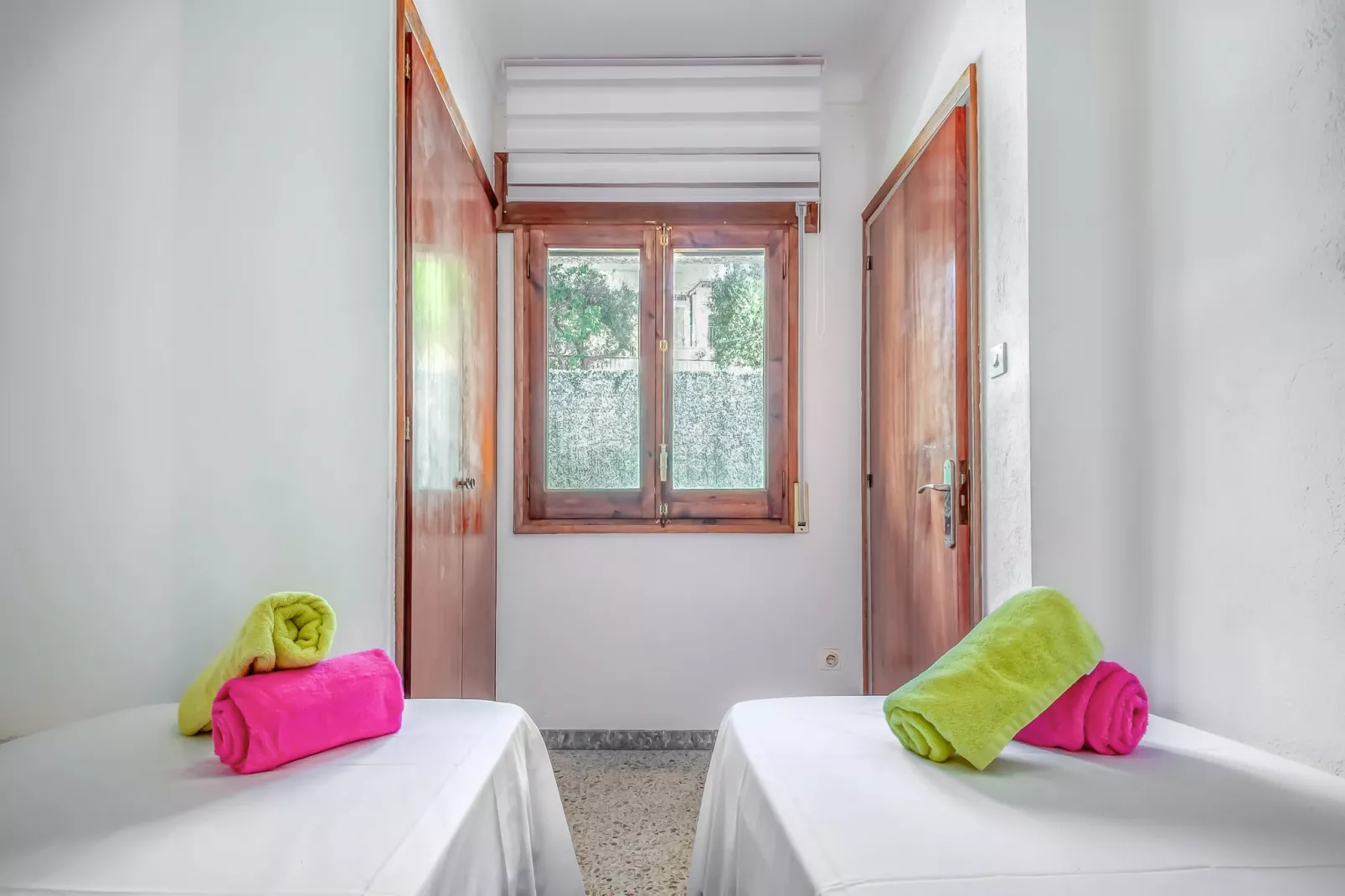 ALMADRAVA BEACH 1 Roses-Schlafzimmer