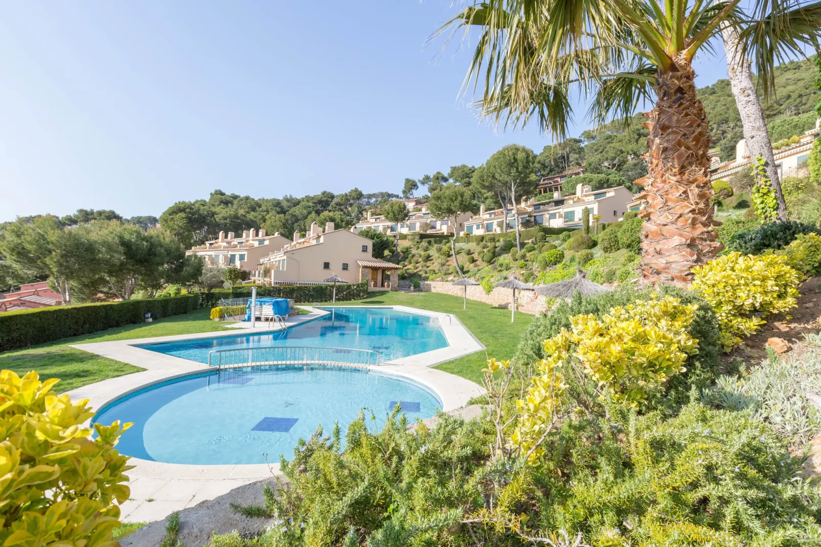 Ses Brises 31-Gardens summer