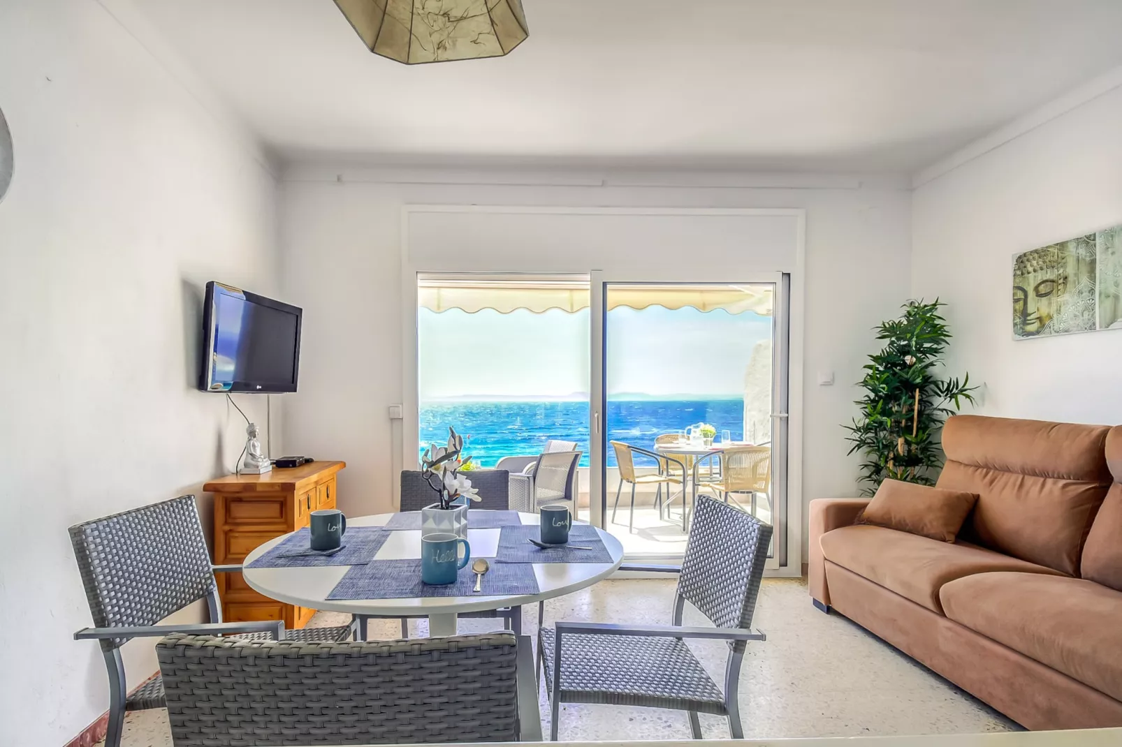 Almadrava Strand 2 Roses-Living room