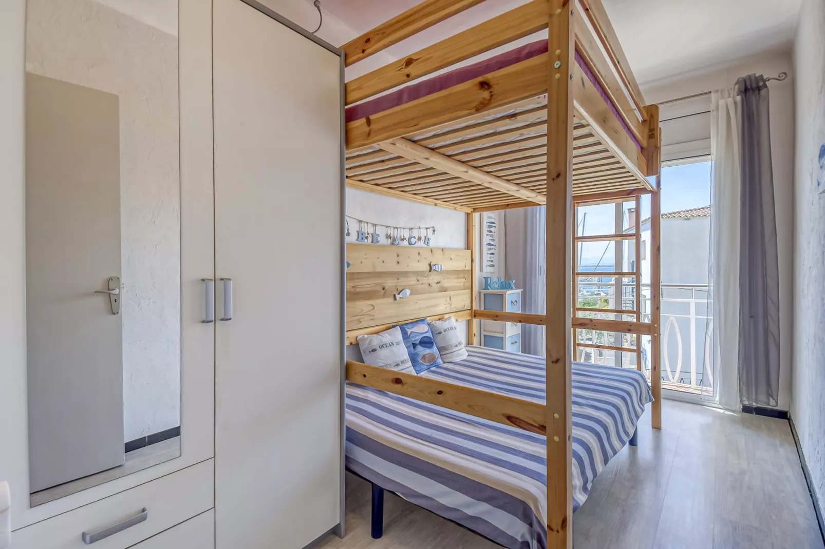 LAS OLAS 1C Roses-Schlafzimmer