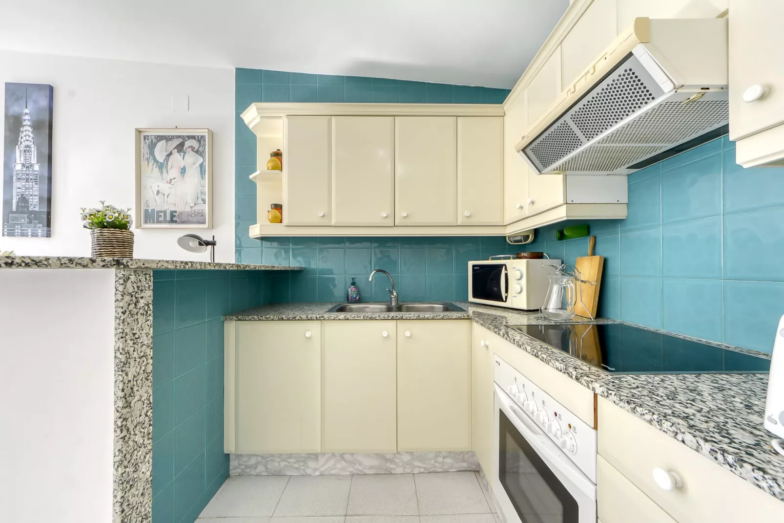 RESIDENCIAL ALMADRAVA 2 Roses-Kitchen
