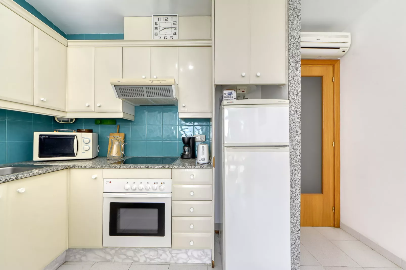 RESIDENCIAL ALMADRAVA 2 Roses-Kitchen