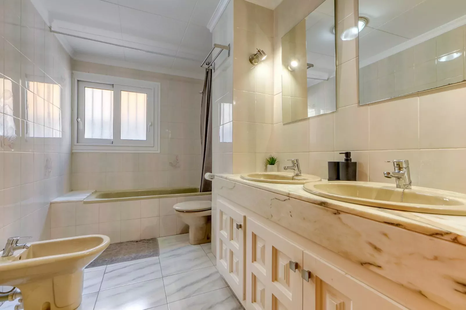 CASA COLOM Roses-Salle de bain