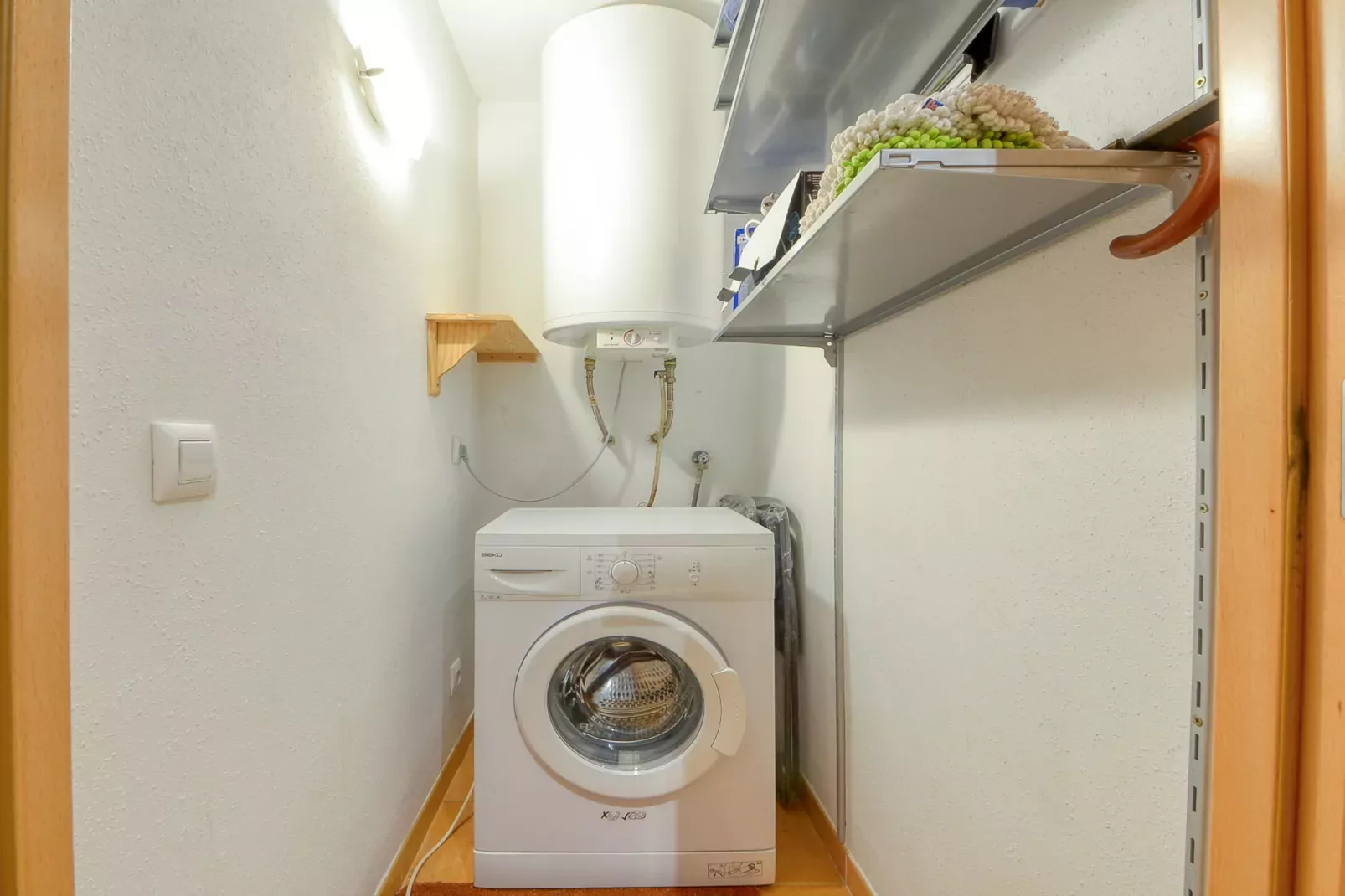 ROYAL MARINE 2 314 Roses-Facilities