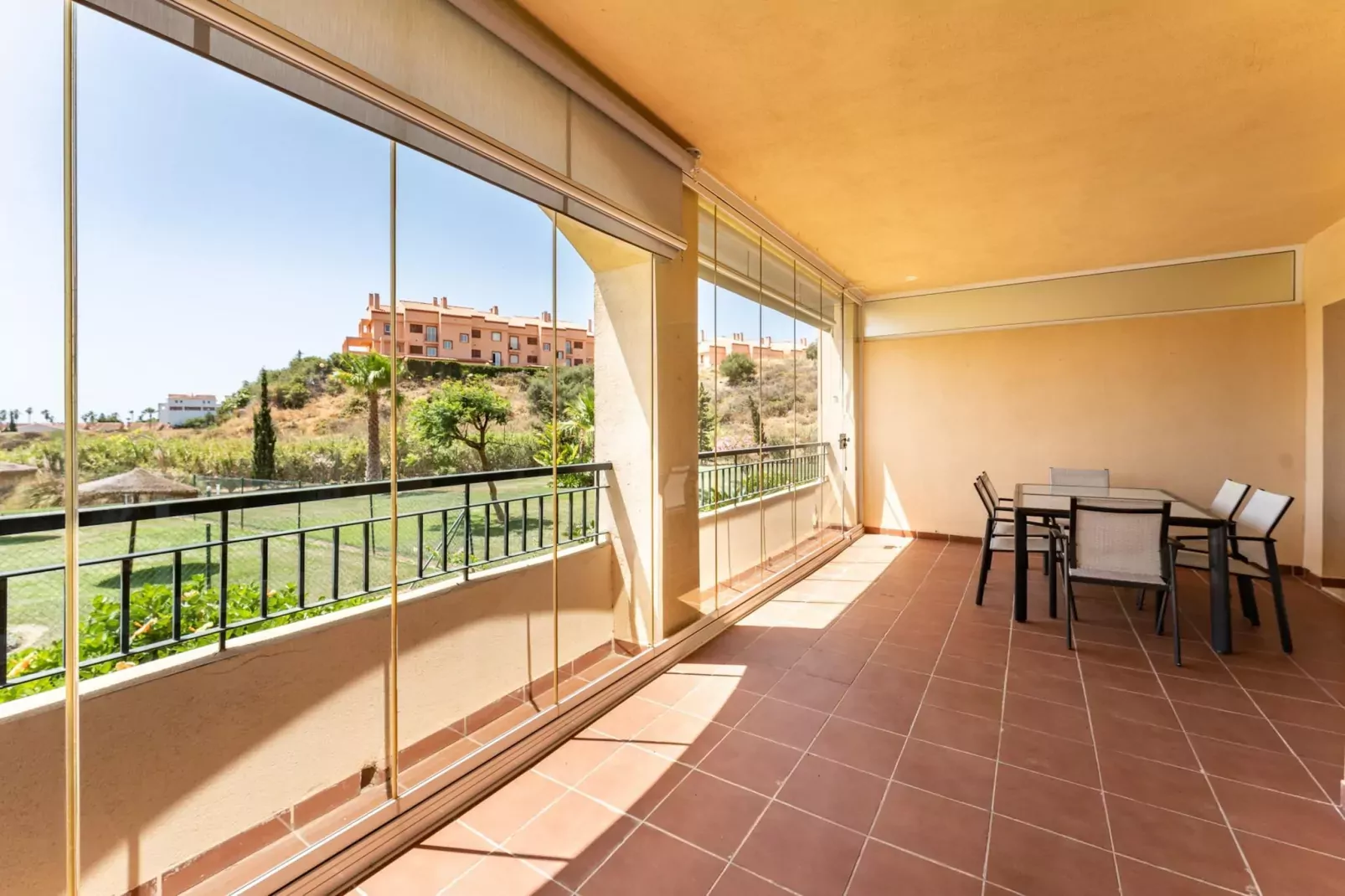 CT 317 - Faro's Playa Marina Apartment-Dining room
