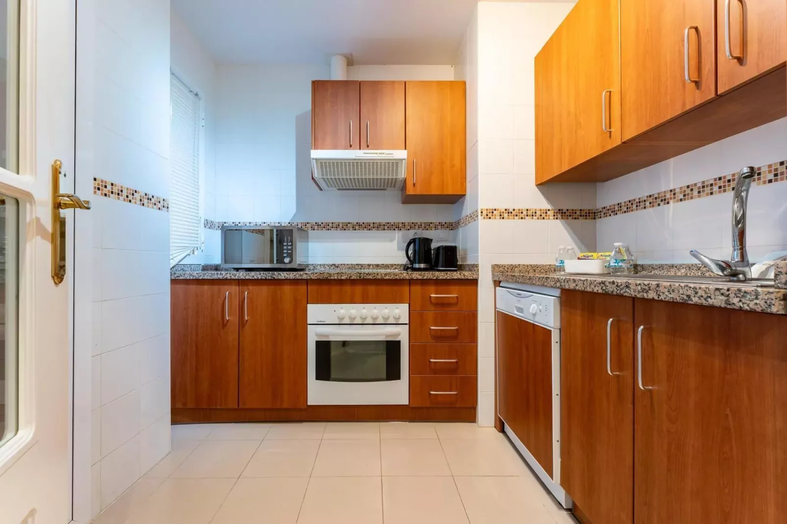 CT 317 - Faro's Playa Marina Apartment-Kitchen