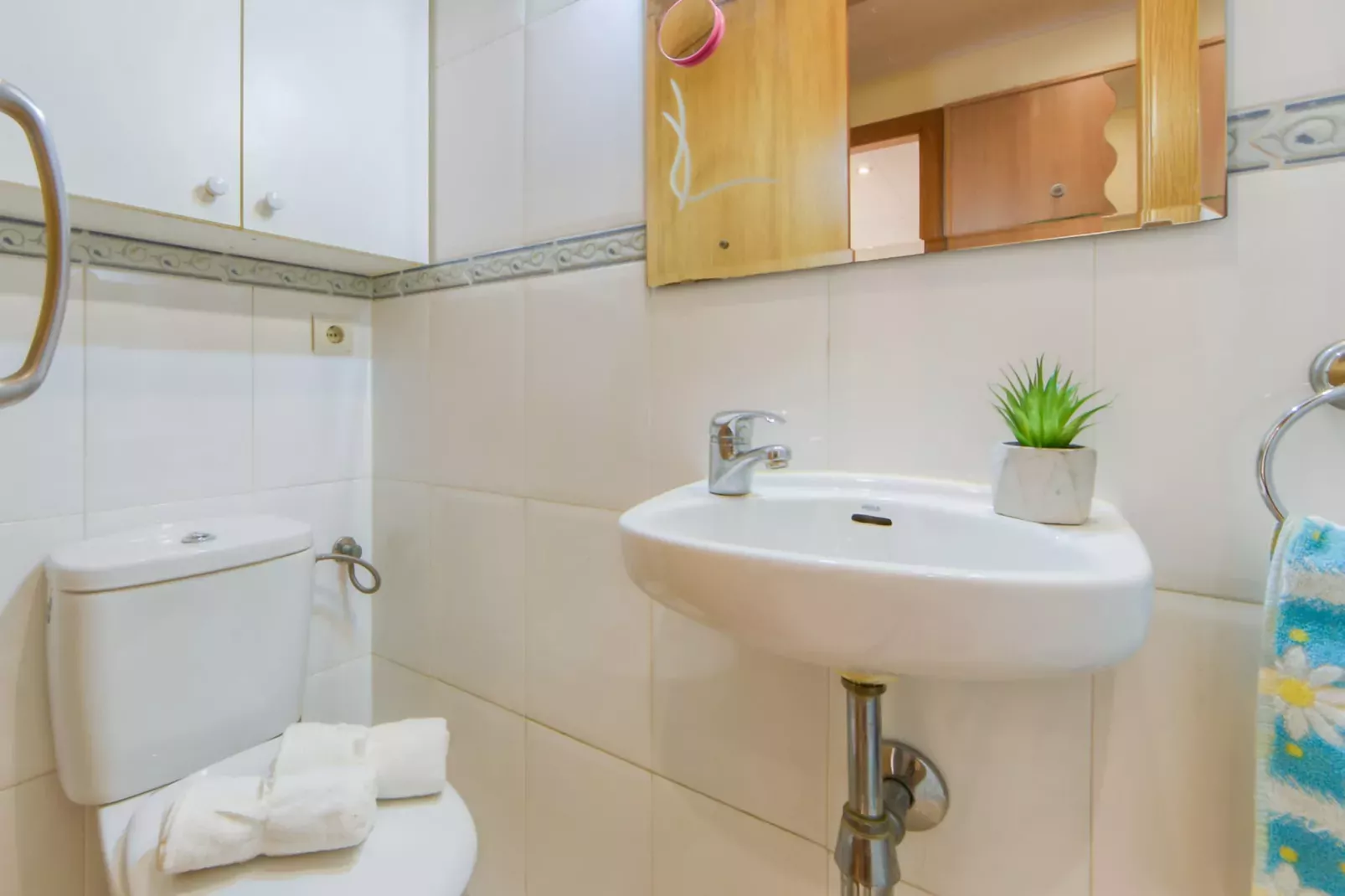 CASA PUIG ROM 40 Roses-Bathroom