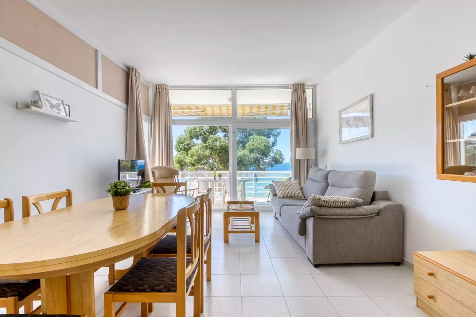 RESIDENCIAL ALMADRAVA 4  Roses-Dining room