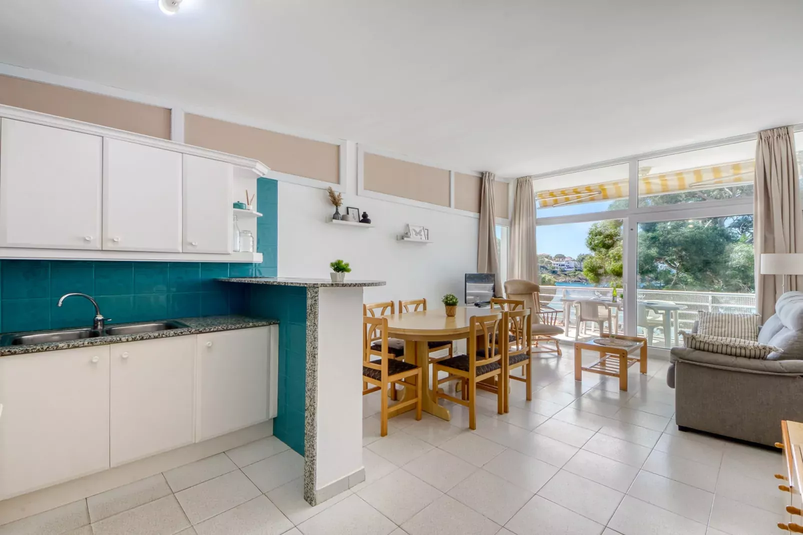 RESIDENCIAL ALMADRAVA 4  Roses-Kitchen