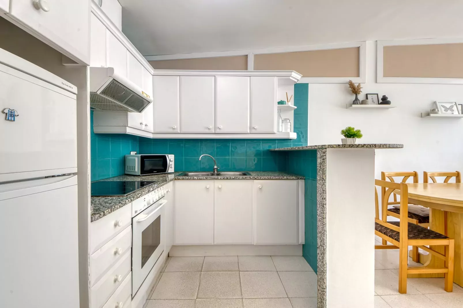 RESIDENCIAL ALMADRAVA 4  Roses-Kitchen