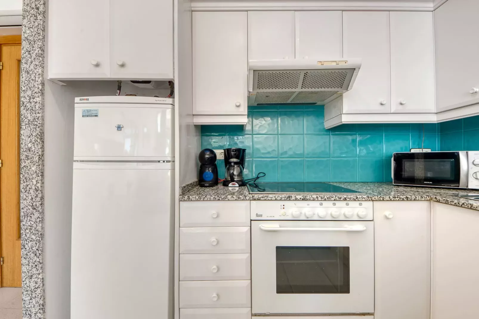RESIDENCIAL ALMADRAVA 4  Roses-Kitchen