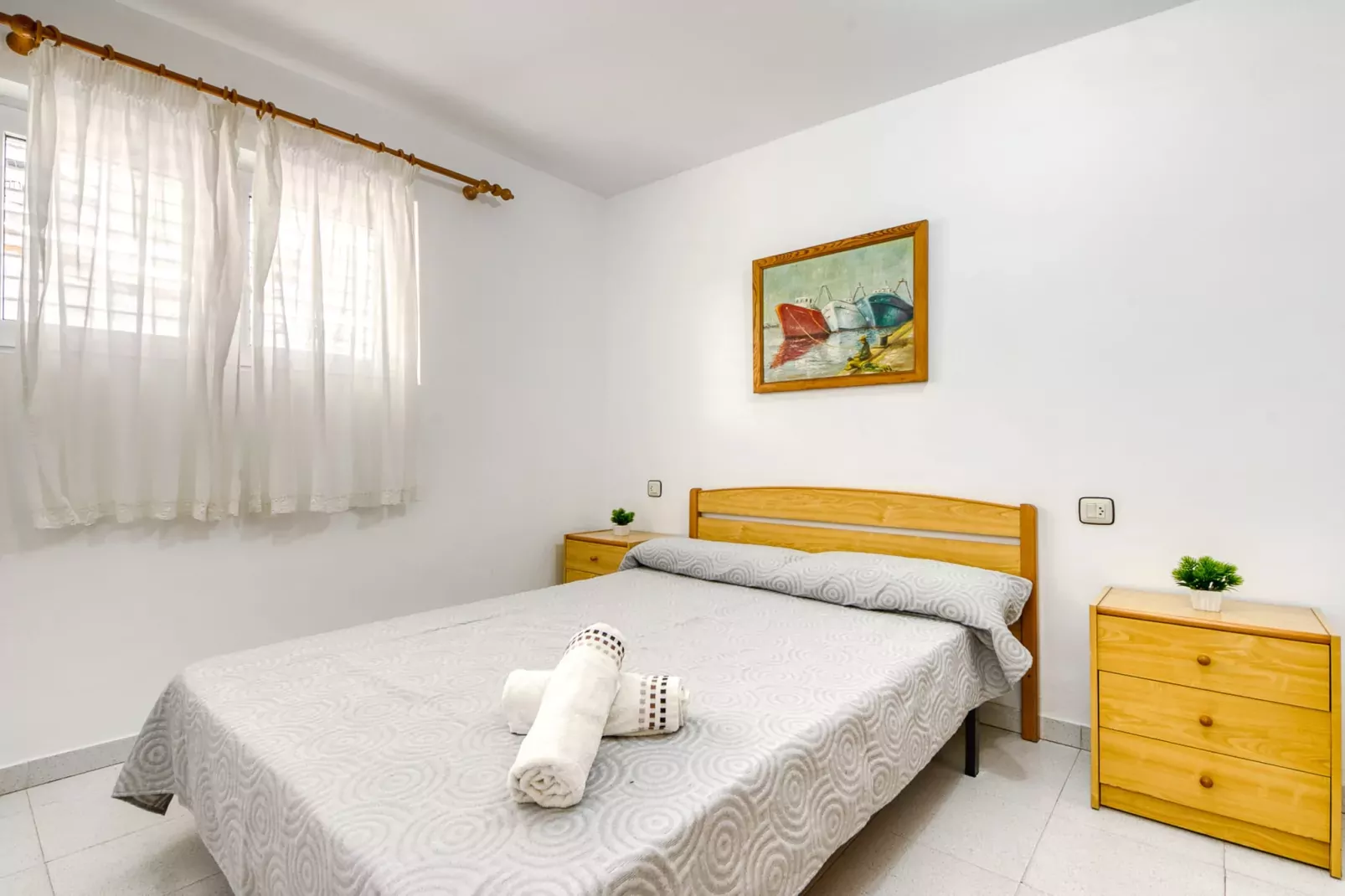 RESIDENCIAL ALMADRAVA 4  Roses-Bedroom