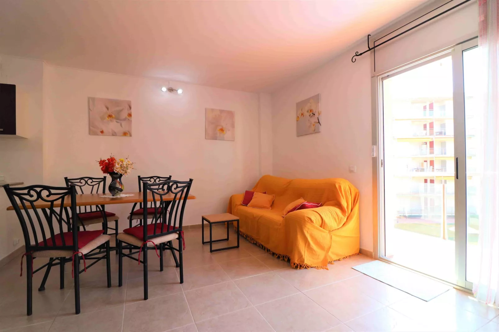 MARINES MESTRAL  2 5 Roses-Living room