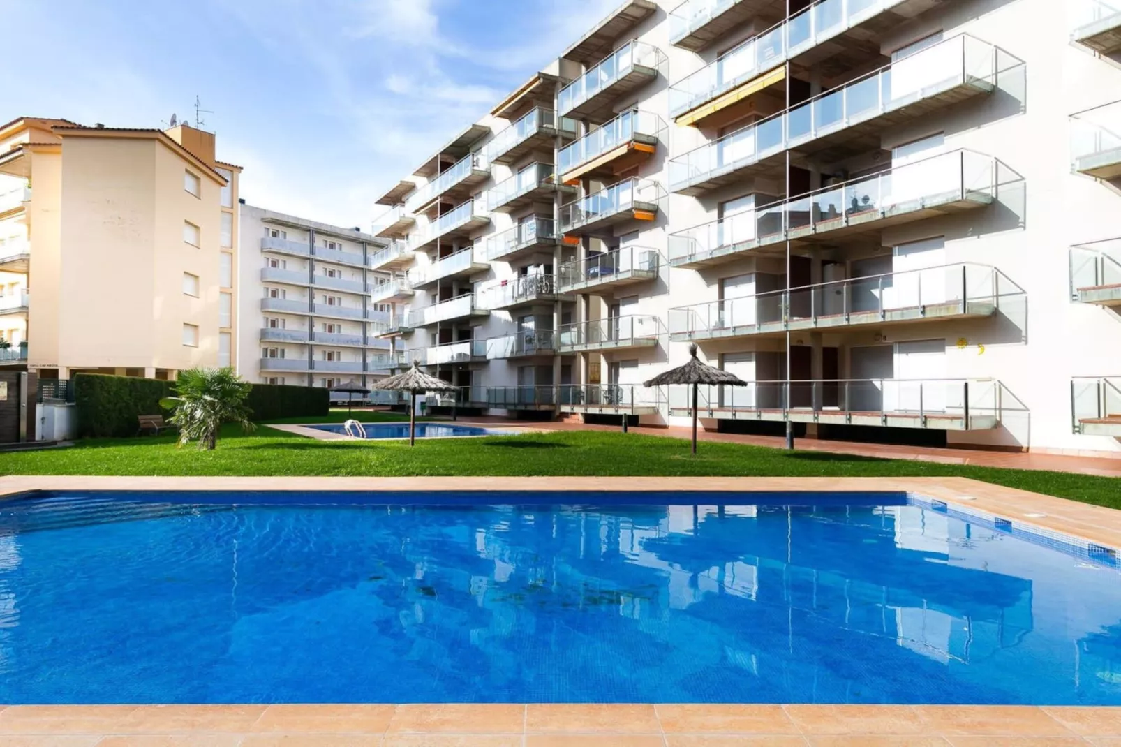 MARINES MESTRAL  2 5 Roses-Pool