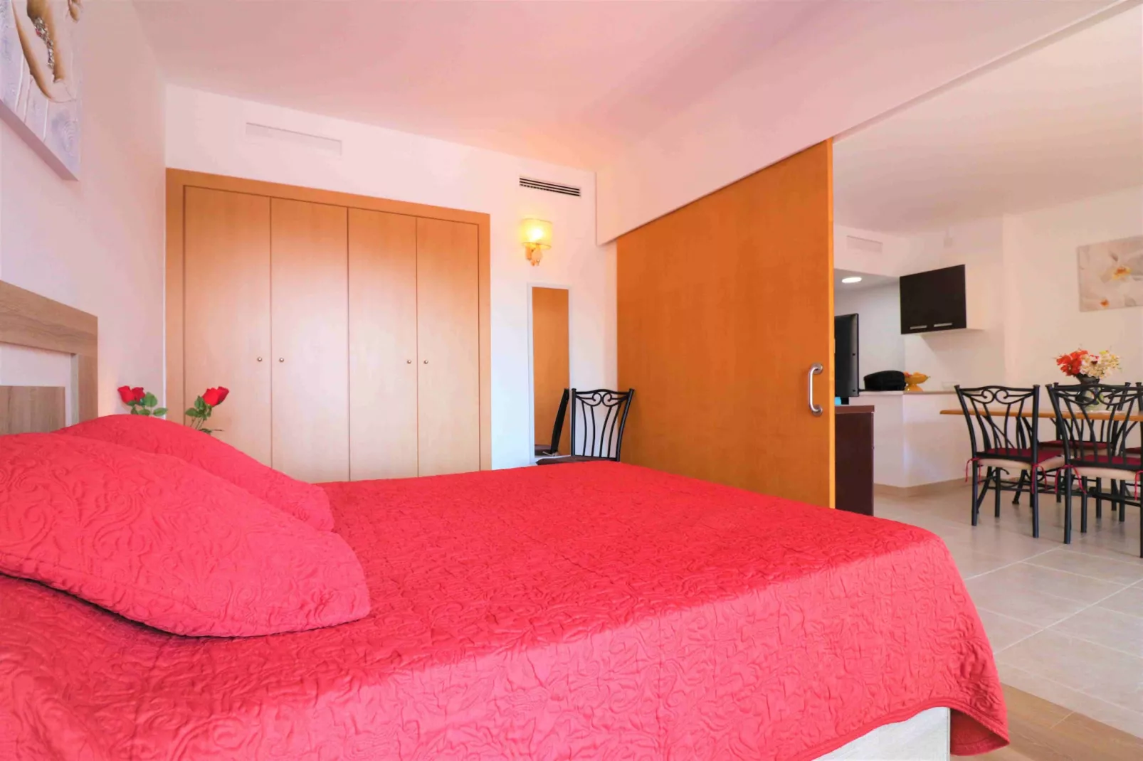 MARINES MESTRAL  2 5 Roses-Bedroom
