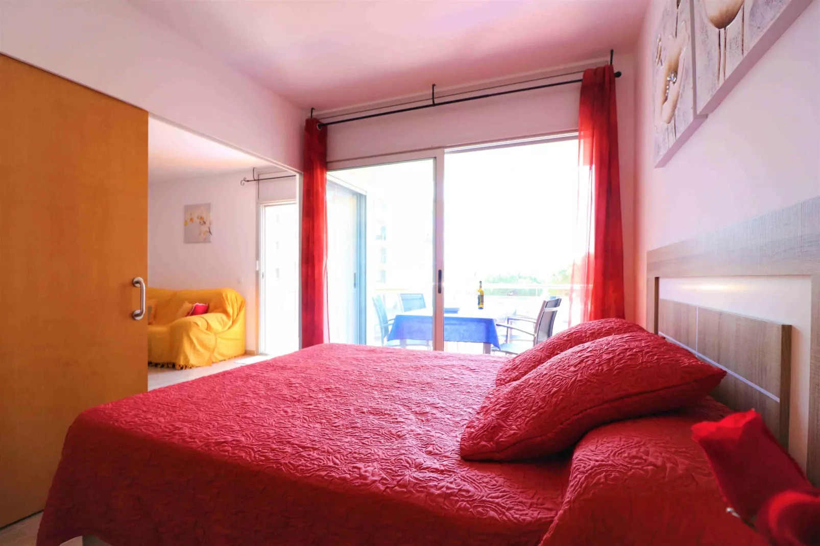 MARINES MESTRAL  2 5 Roses-Bedroom