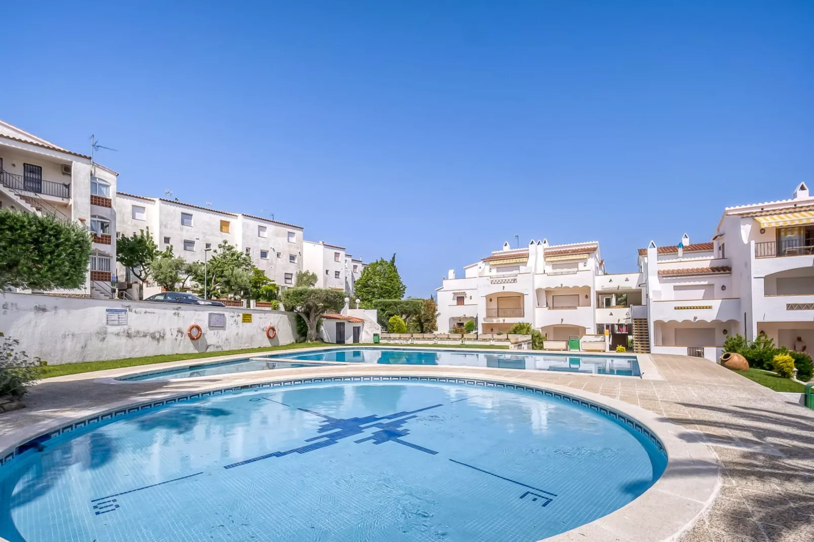 JARDINS I 22 Roses-Schwimmbad