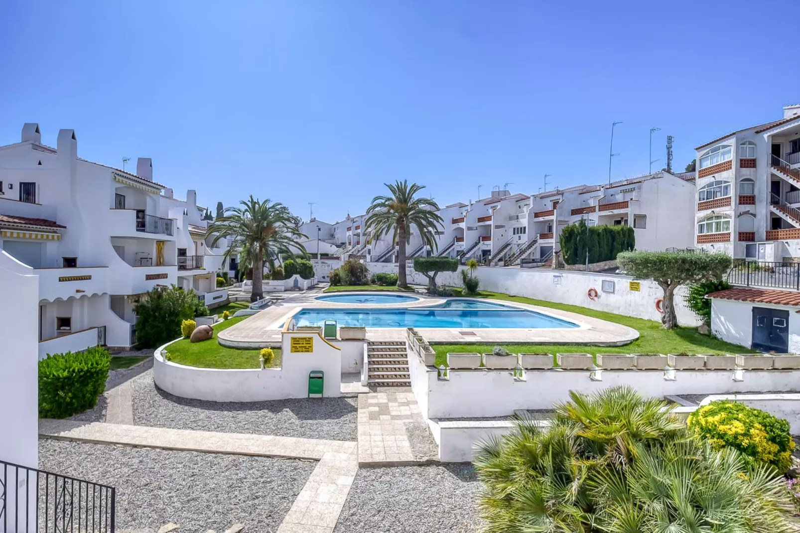 JARDINS I 22 Roses-Schwimmbad