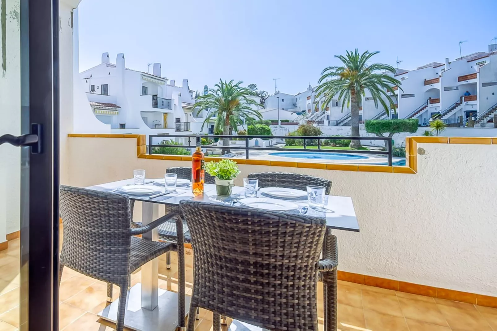 JARDINS I 22 Roses-Terrassenbalkon