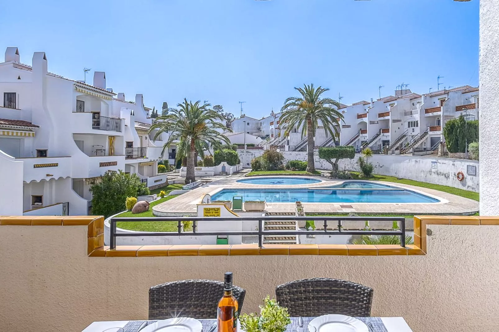 JARDINS I 22 Roses-Terrassenbalkon