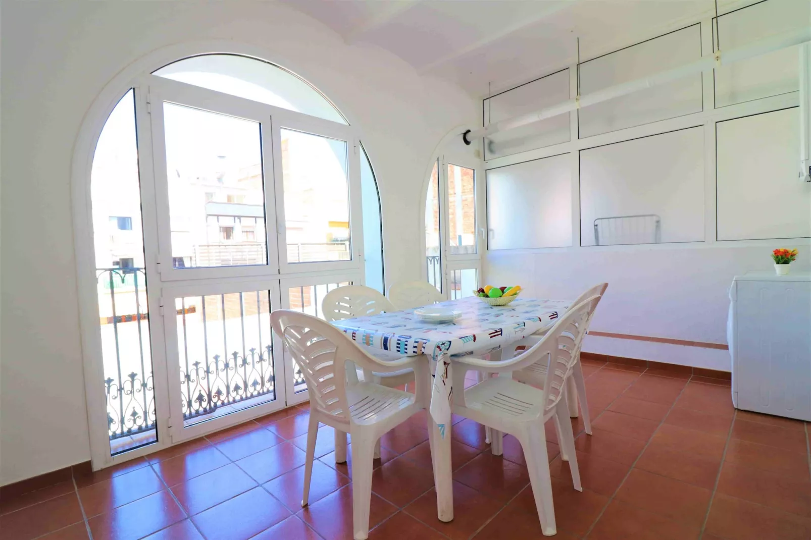 PC. MIGJORN 2 2  Roses-Dining room