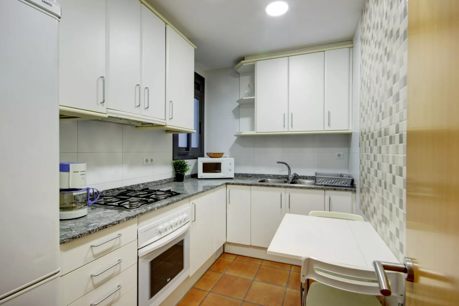 PC. MIGJORN 2 2  Roses-Kitchen