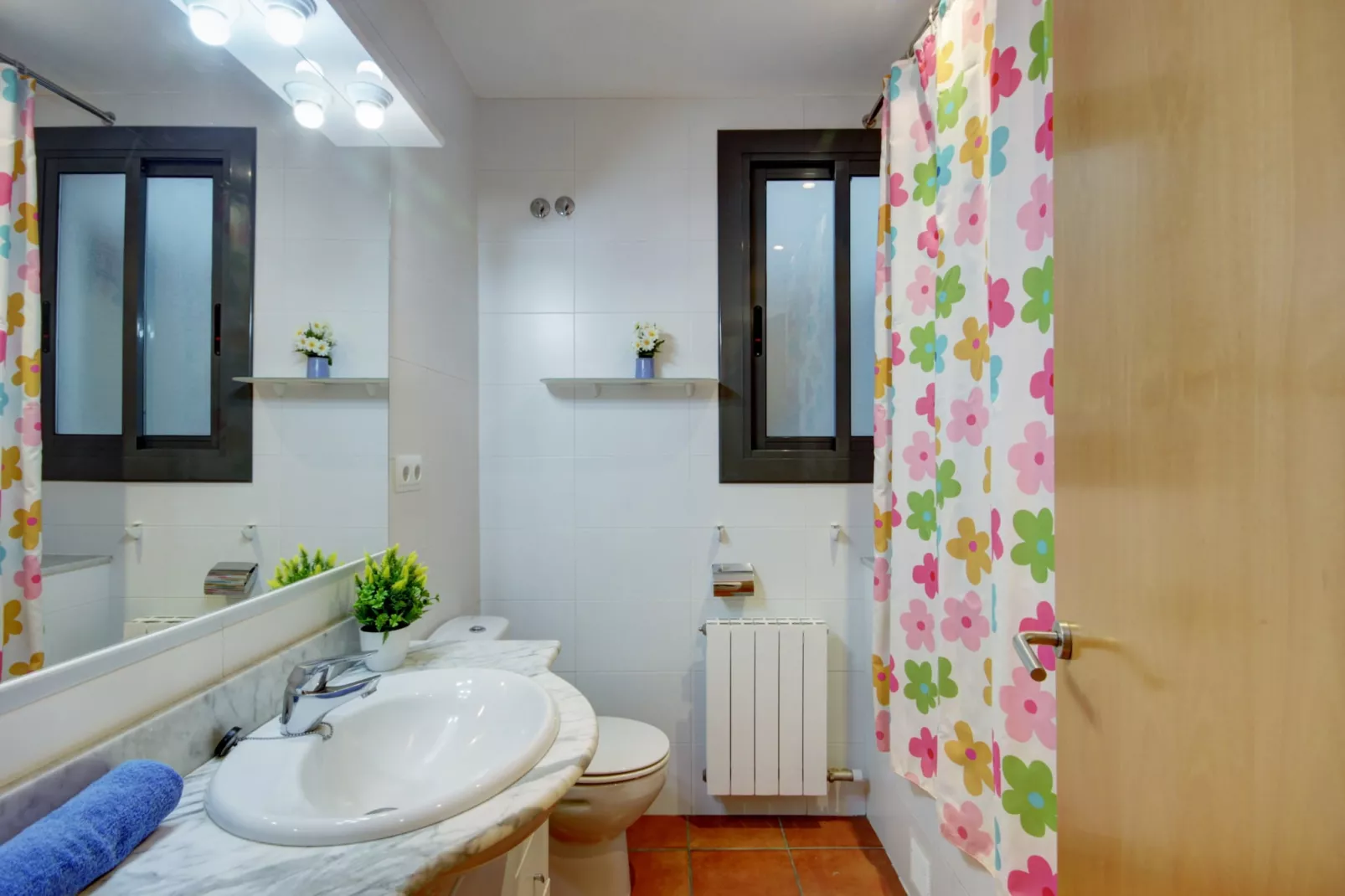 PC. MIGJORN 2 2  Roses-Bathroom