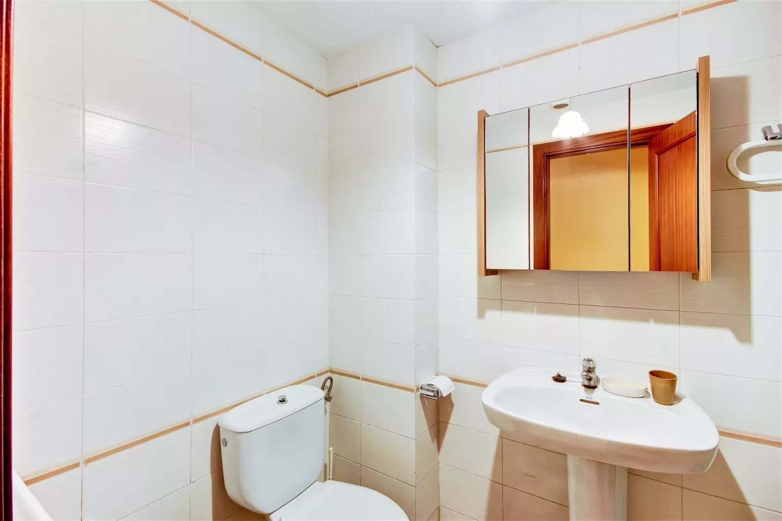 PUIG ROM 115 1 2  Roses-Badezimmer