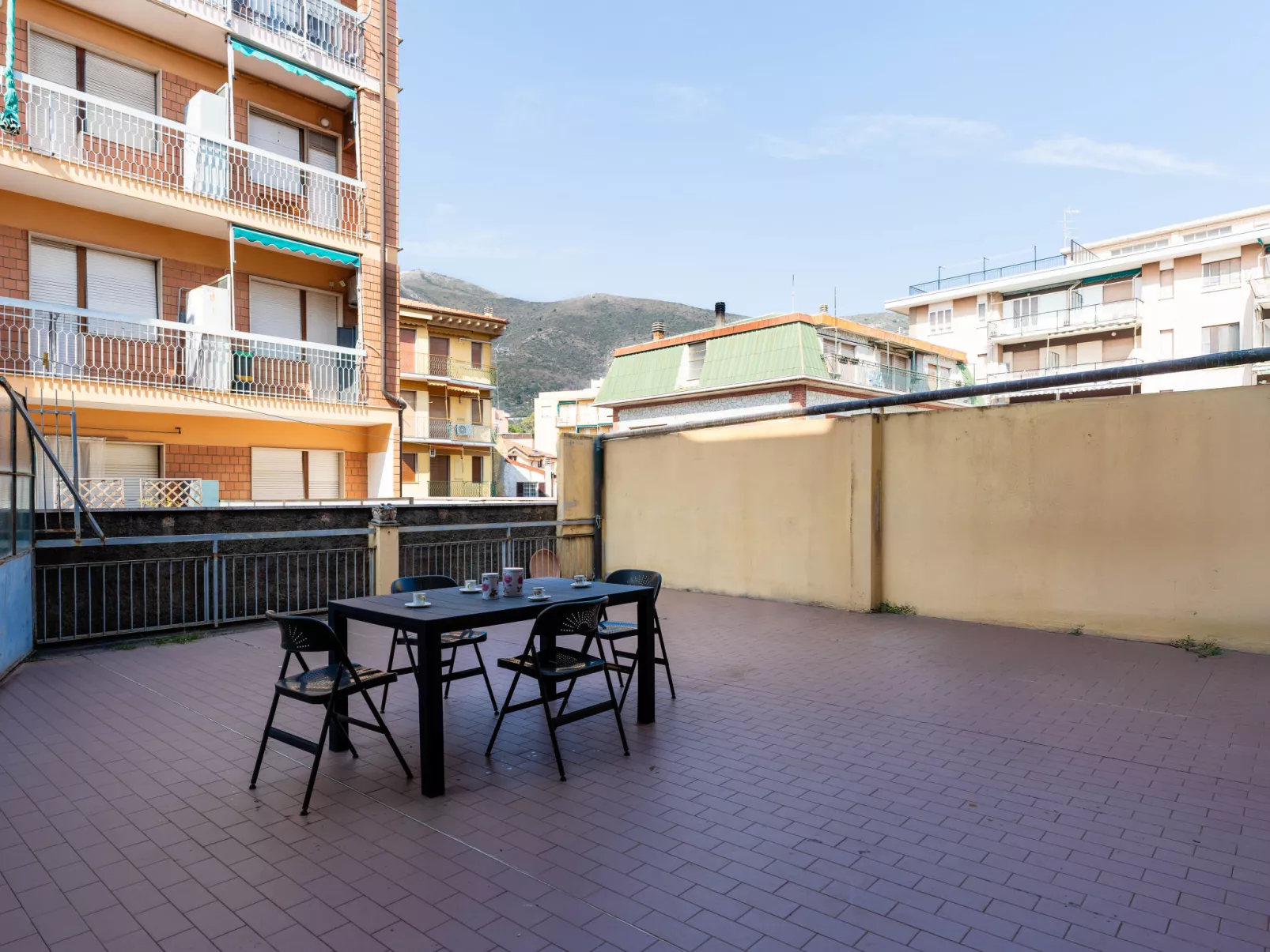 Maurizio's Place-Outside