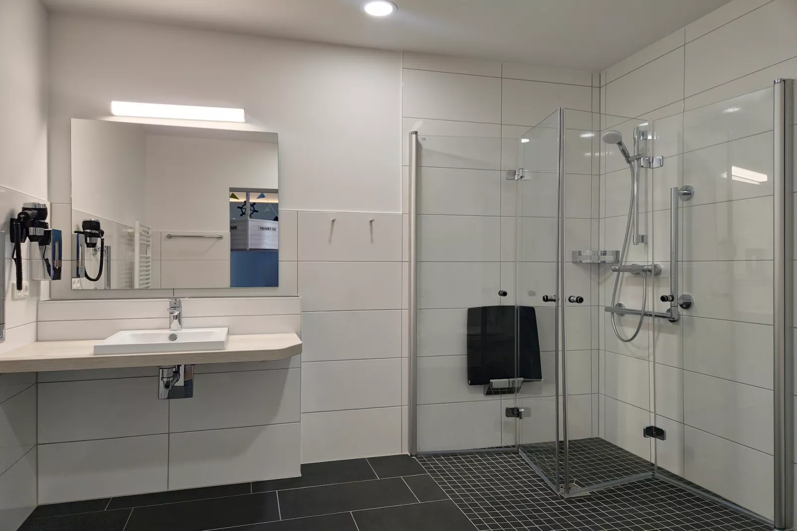 4-Bett-Appartement-Bathroom