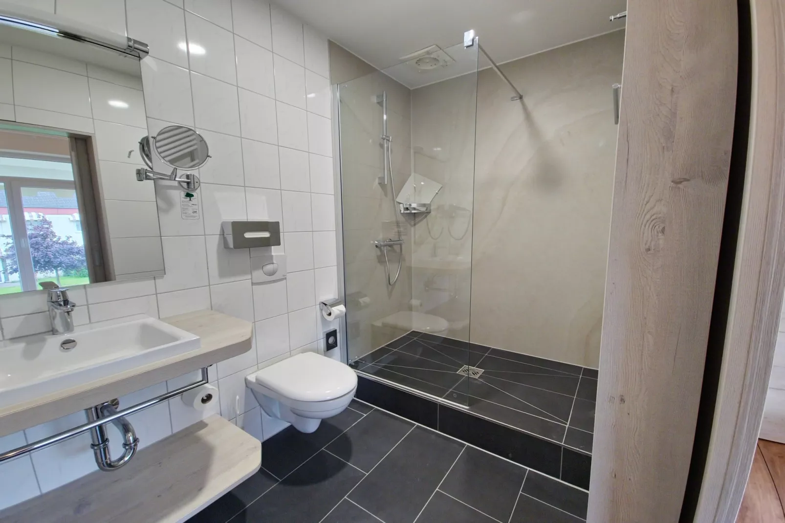 4-Bett-Studio-Bathroom