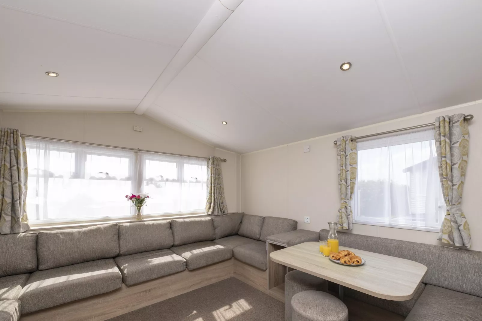 Sunrise-Living room