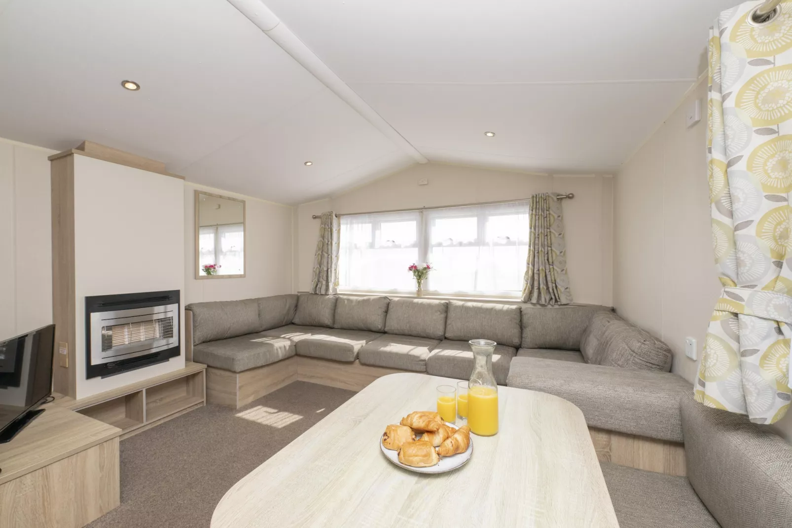 Sunrise-Living room