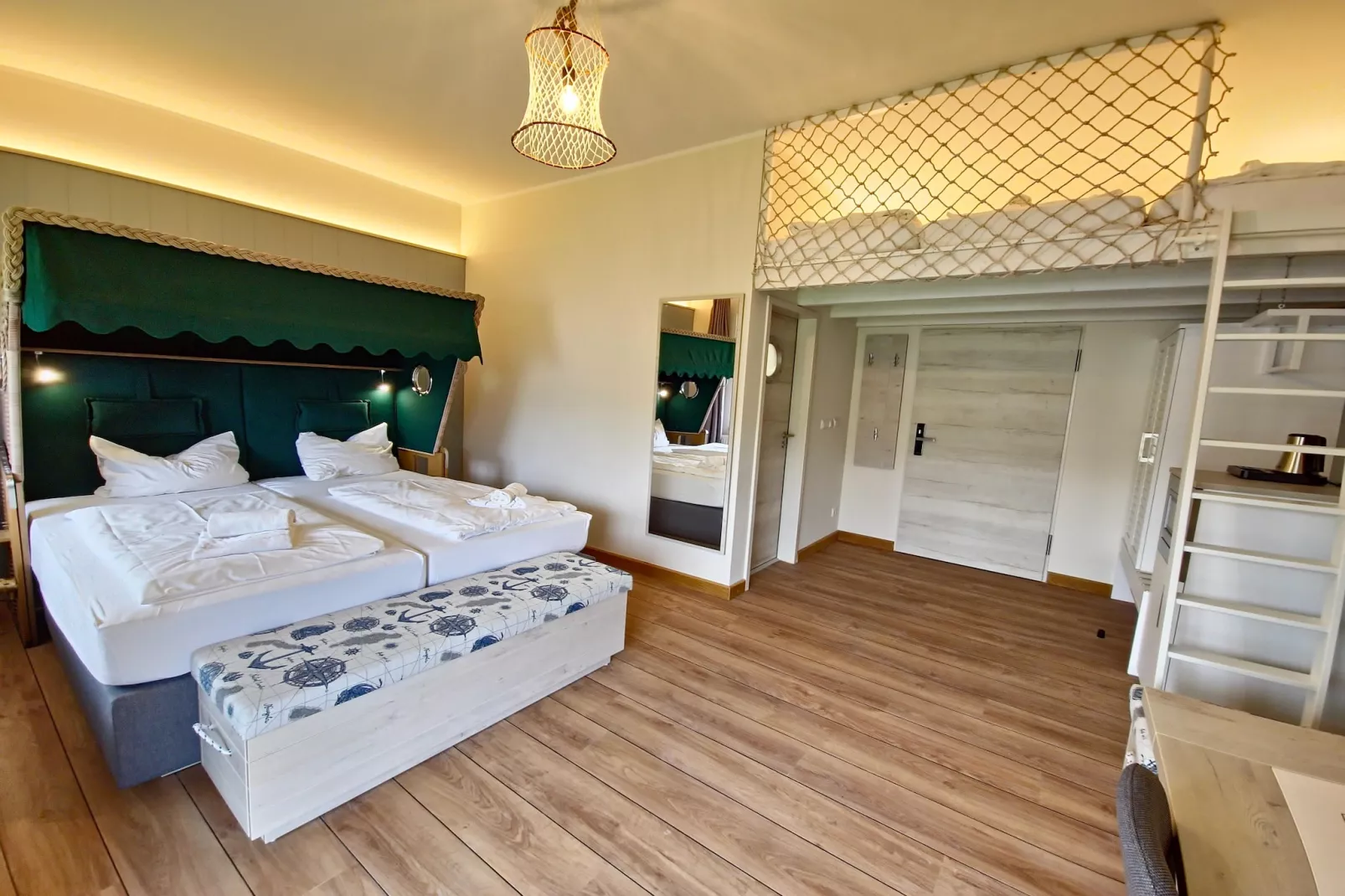 Doppelzimmer mit 3er Alkoven-Living room