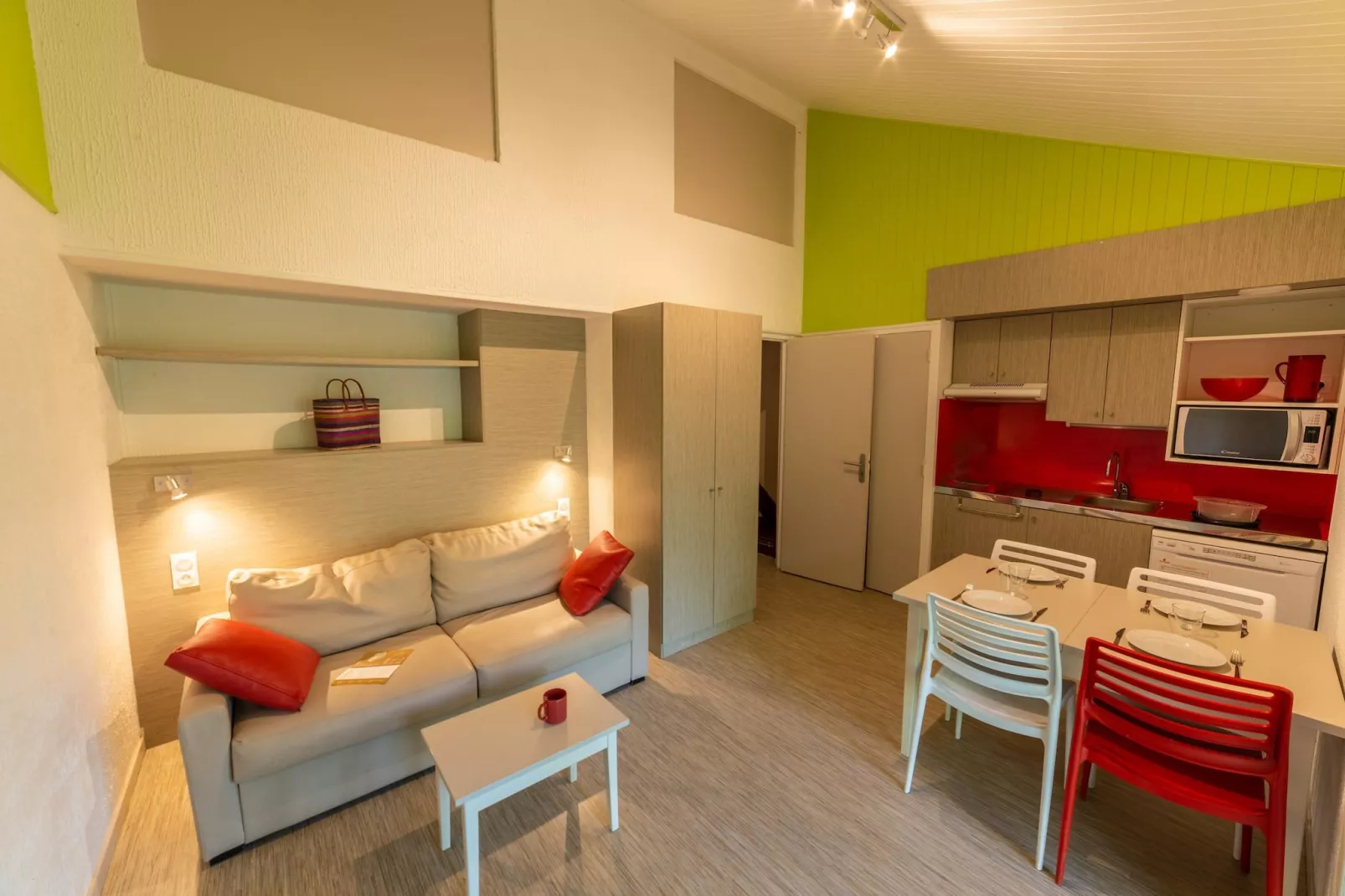 Collonges-la-Rouge- Gîte 2 Pièces 5 Personnes 1  bébé-Wohnzimmer