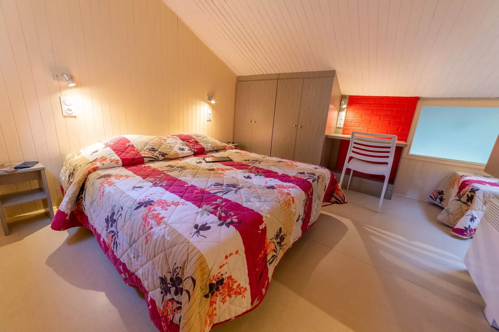 Collonges-la-Rouge- Gîte 2 Pièces 5 Personnes 1  bébé-Schlafzimmer