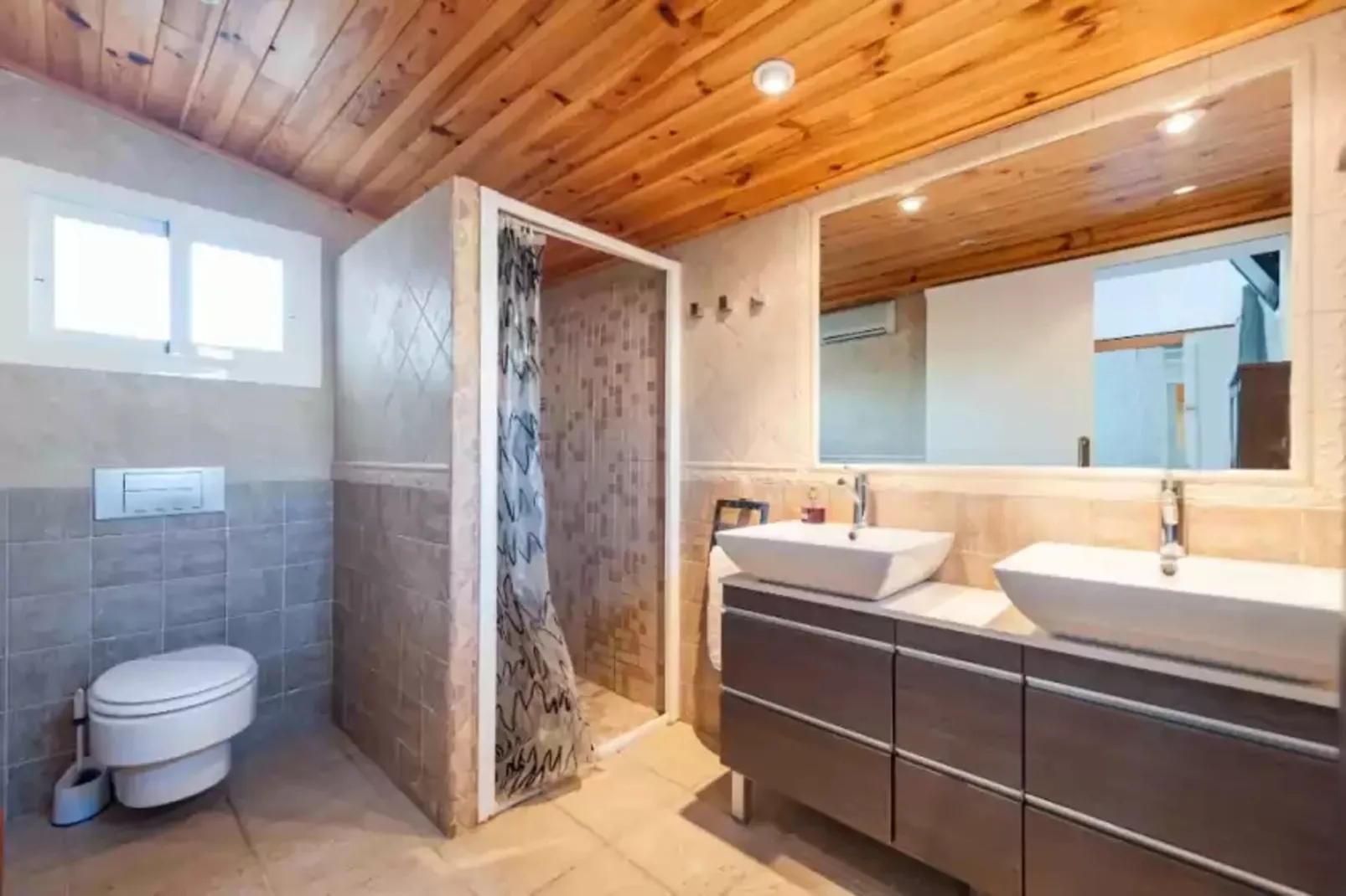 Can Rovet-Bathroom