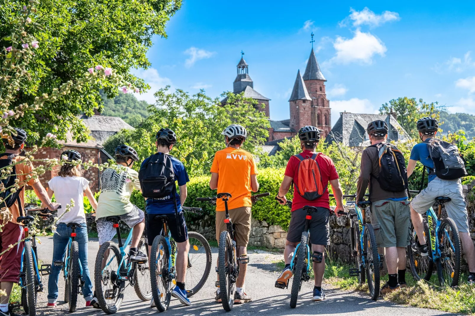 Collonges-la-Rouge- Gîte 2 Pièces 5 Personnes 1  bébé-Gebiete Sommer 20 km