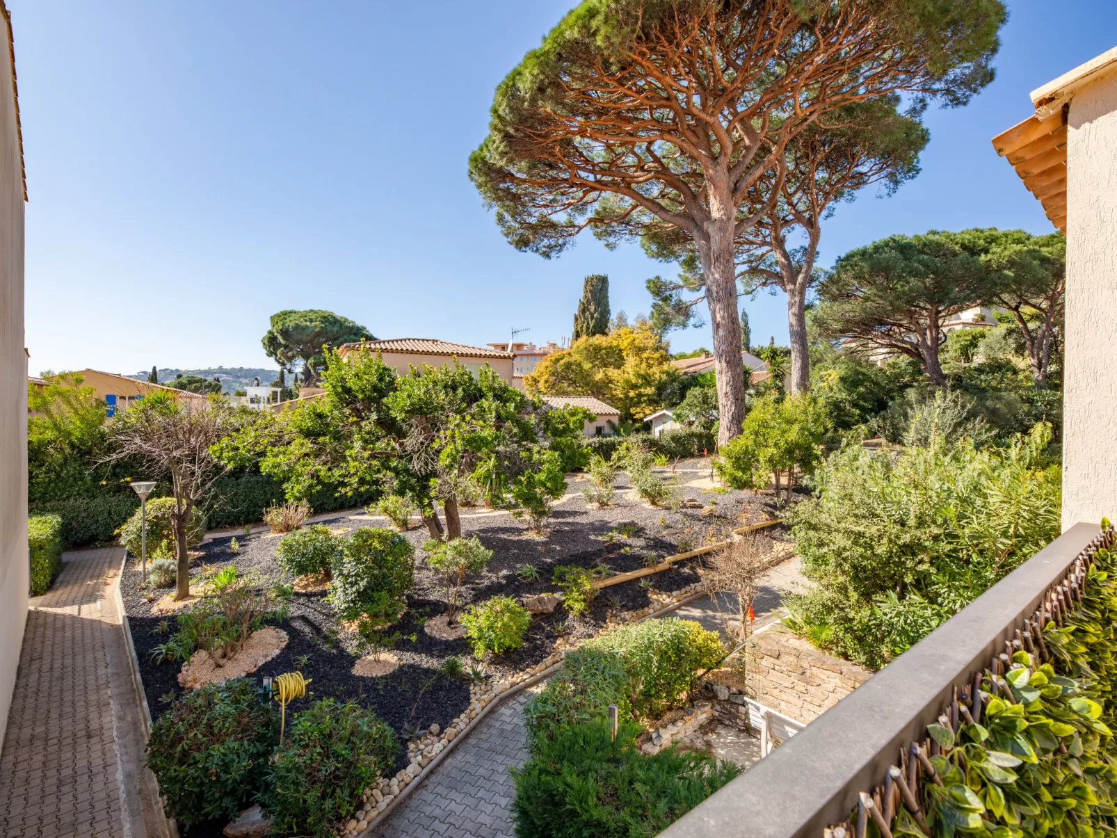 Les Jardins d'Ys-Outside